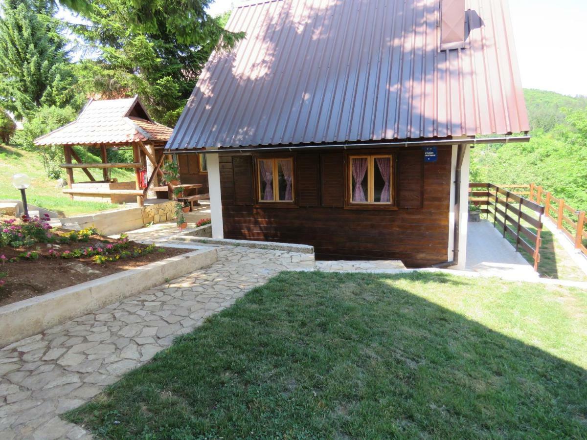 Guesthouse Stefanac Otočac Eksteriør bilde