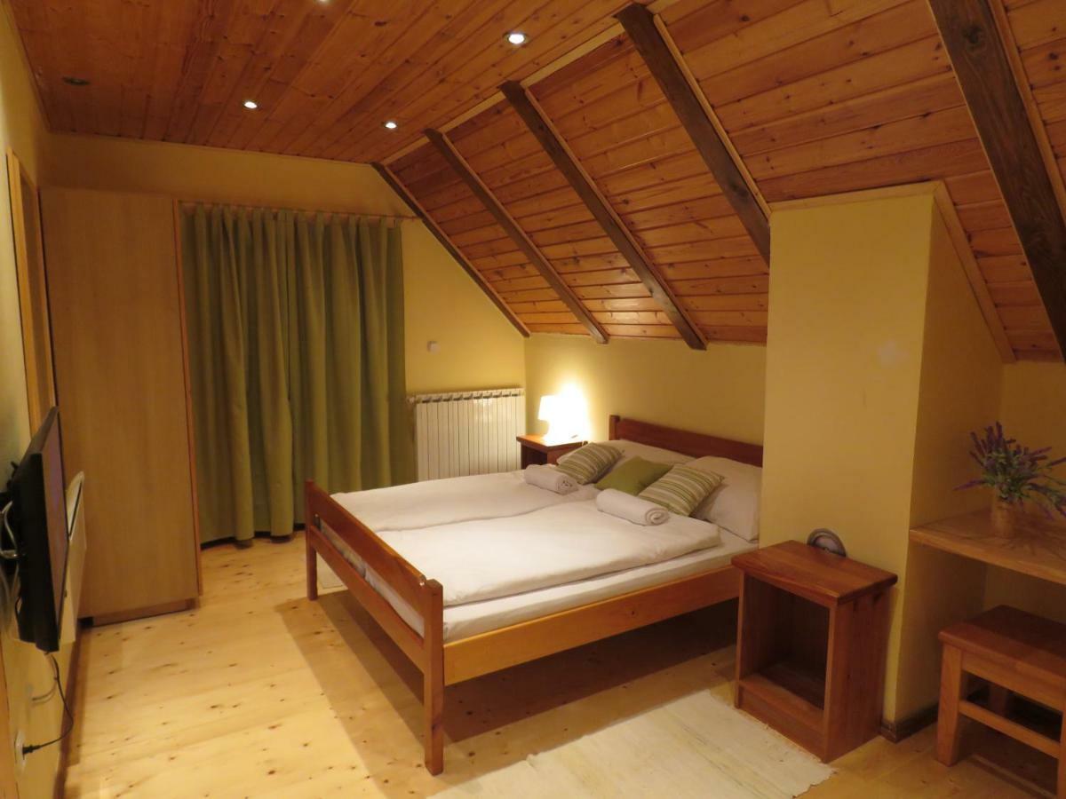 Guesthouse Stefanac Otočac Eksteriør bilde